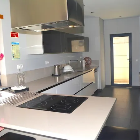 With 4 Bedrooms In With Private Pool Enclosed Garden And Wifi ファロ