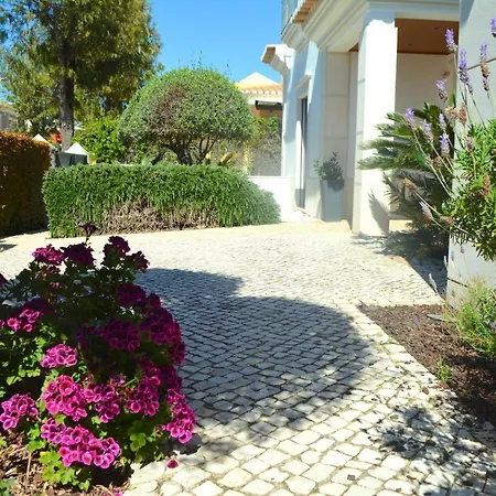 With 4 Bedrooms In With Private Pool Enclosed Garden And Wifi ヴィラ *