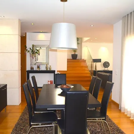 With 4 Bedrooms In With Private Pool Enclosed Garden And Wifi فارو